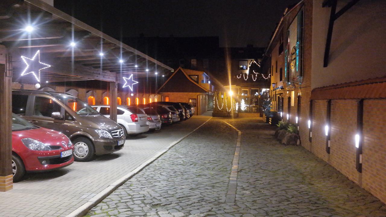 Hotel Und Pension Am Burchardikloster Halberstadt Exterior foto